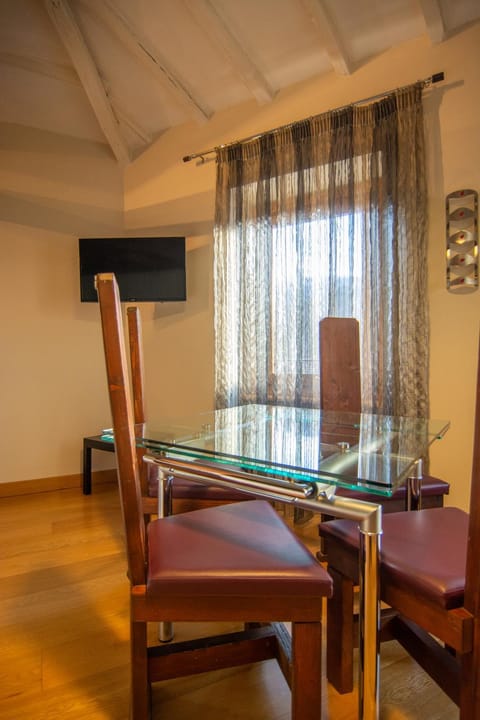 TV and multimedia, Living room, Seating area, Dining area, Evening entertainment