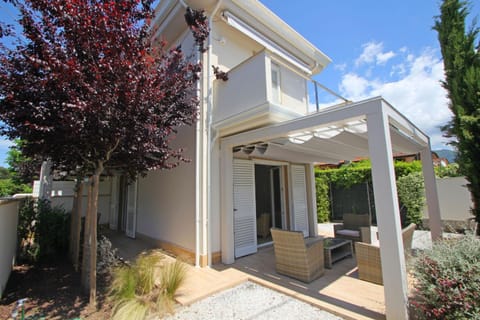 Property building, Garden, On site