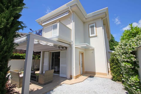 Property building, Garden, On site