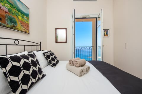 Bed, View (from property/room), Photo of the whole room, Bedroom, towels