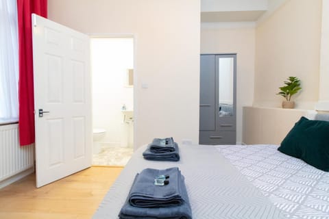 Thornbury Guest House Room 3 Bed and Breakfast in Southampton