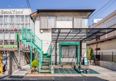 Property building, Day
