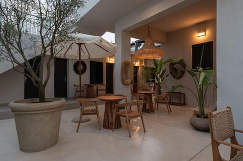 Property building, Patio, Garden, Garden, Balcony/Terrace, Seating area, Garden view, Garden view, Inner courtyard view