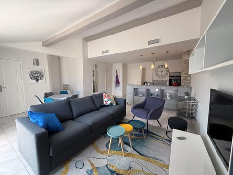 Kitchen or kitchenette, Seating area