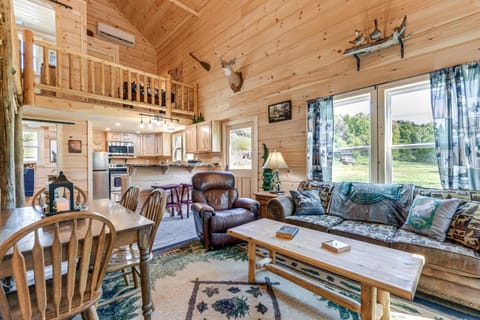 On-Site Creek Access Pet-Friendly Cosby Cabin! Cabin in Cosby
