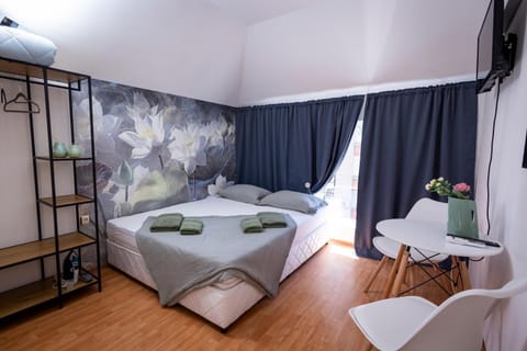 Bed, Seating area, Bedroom, towels