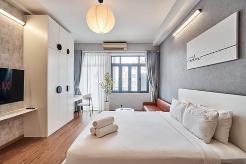 Bed, TV and multimedia, View (from property/room), Balcony/Terrace, Photo of the whole room, Seating area, Bedroom, towels, wardrobe, washing machine, dryer, air conditioner