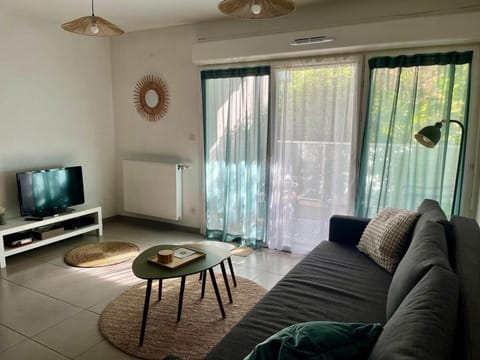 Communal lounge/ TV room, TV and multimedia, Seating area