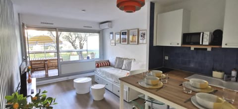 Balcony/Terrace, Kitchen or kitchenette, Living room