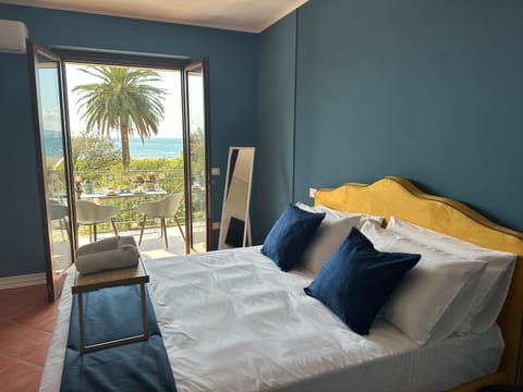 Bed, View (from property/room), Balcony/Terrace, Photo of the whole room, Bedroom, Sea view
