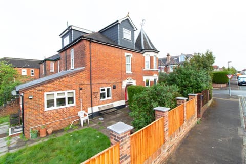 Thornbury Guest House Room 5 Bed and Breakfast in Southampton