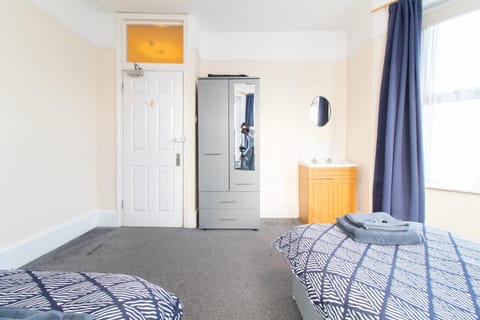 Thornbury Guest House Room 5 Bed and Breakfast in Southampton