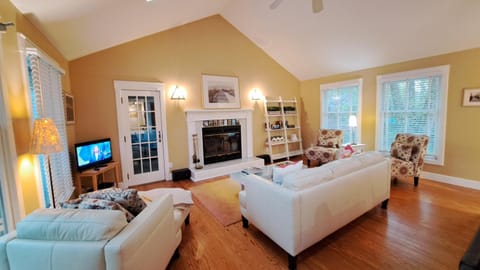 Wine Down House in Chikaming Township