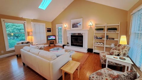 Wine Down House in Chikaming Township