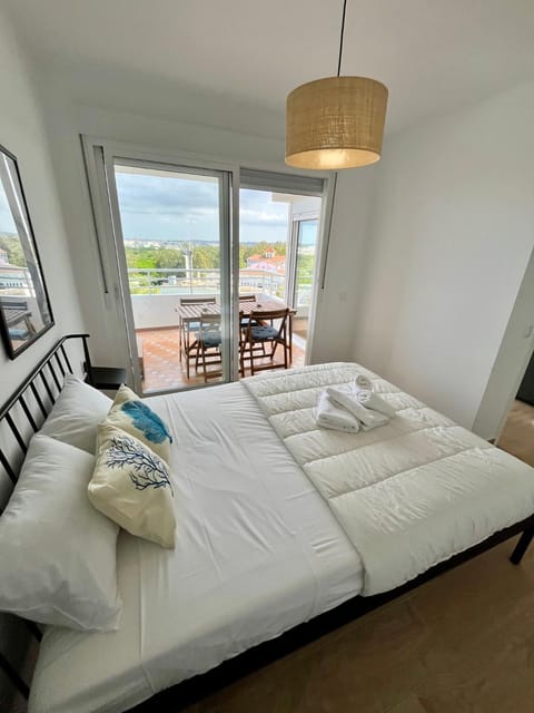 Bed, View (from property/room), Balcony/Terrace, Photo of the whole room, Bedroom