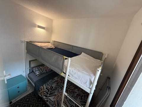 a 2 minutes de la plage vue mer et piscine Apartment in Cannes