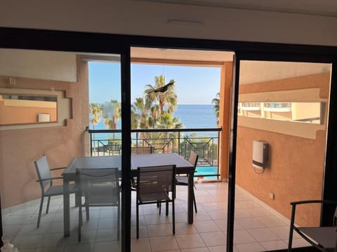 a 2 minutes de la plage vue mer et piscine Apartment in Cannes