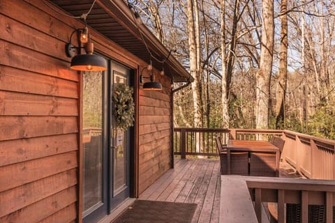Whispering Pines Cabin Cabin in Qualla
