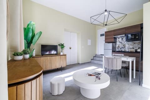 TV and multimedia, Kitchen or kitchenette, Living room, Dining area