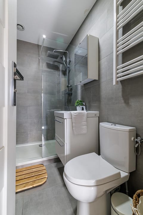 Shower, Toilet, Bathroom