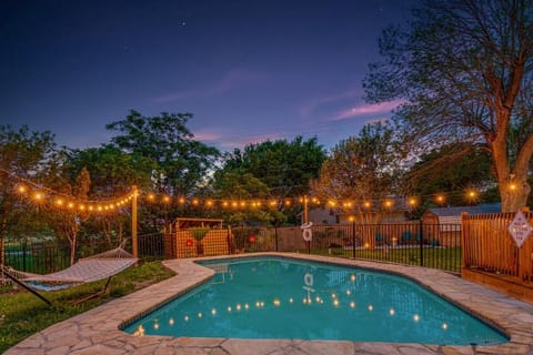 Family fun 4bed 2bath with pool House in San Antonio