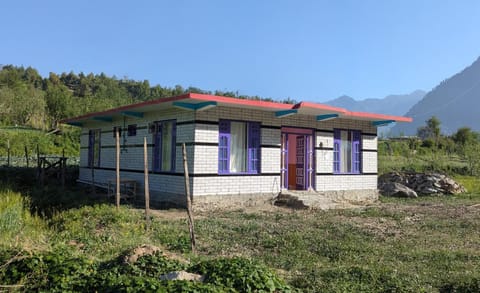 Property building, Spring, Day, Natural landscape, Mountain view
