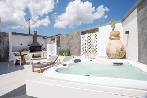 Patio, Day, Hot Tub, sunbed
