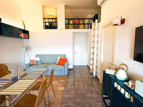 Library, TV and multimedia, Living room, Seating area, Dining area