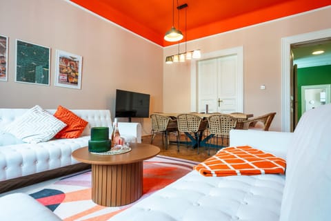 Communal lounge/ TV room, Living room, Seating area