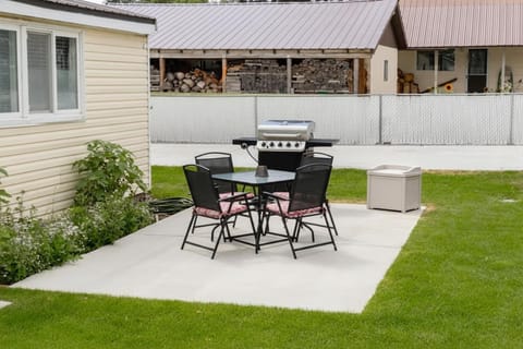 Our Little Yellow House House in Saint Anthony