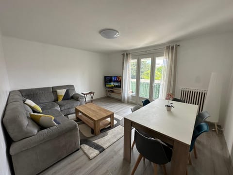 Appartement Lumineux avec Balcon Apartment in Carpentras