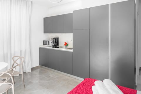 Bed, Kitchen or kitchenette, Photo of the whole room, Bedroom