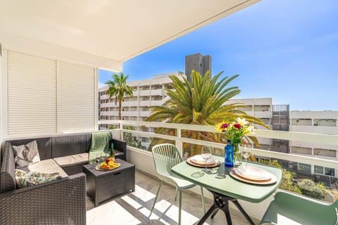 View (from property/room), Balcony/Terrace, Dining area
