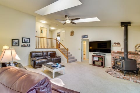 Yosemite Home Base Community Perks and Lake Access! House in Groveland