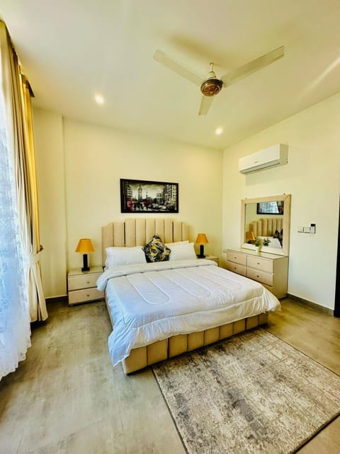 Bedroom, air conditioner