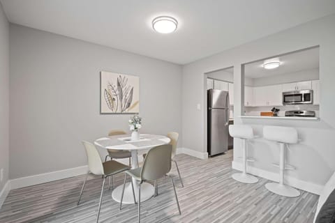 Bright & Airy Urban Unit Walk to Everything Apartment in Rochester