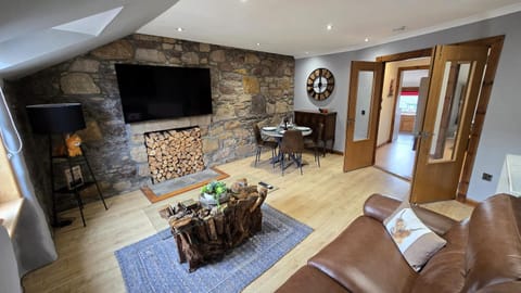 Communal lounge/ TV room, TV and multimedia, Living room