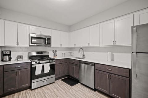 Elegant Escape Prime Location & Style Apartment in Rochester