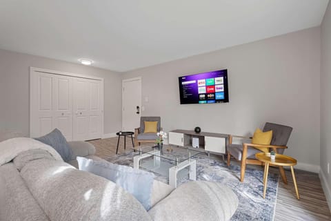 Serene & Modern Haven for Relaxation Apartment in Rochester