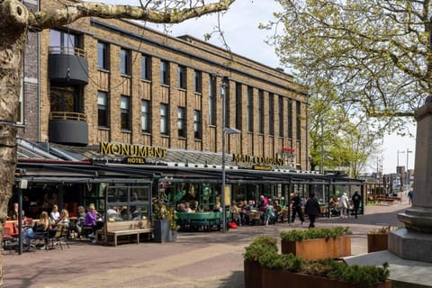 Property building, Restaurant/places to eat