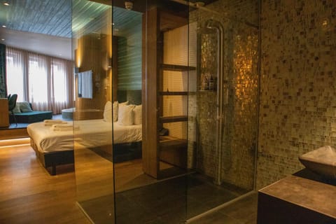 Bathroom, Photo of the whole room