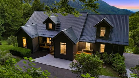 Cloud Nine by Carolina Mornings House in Upper Hominy