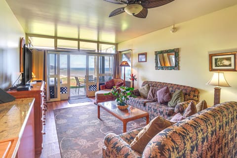 Oceanfront Condo with Pool Access on Molokai! Apartment in Molokai