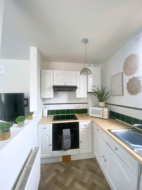 Kitchen or kitchenette, pet friendly, stove