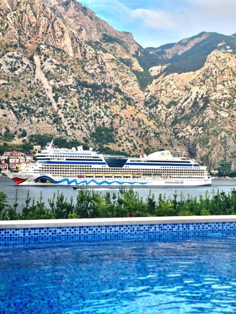 Sea view apartment with heated pool Apartment in Kotor