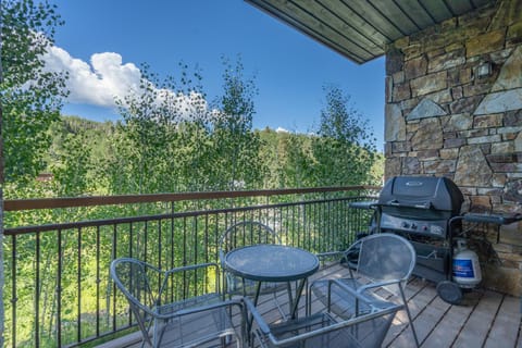 Patio, Spring, Day, Natural landscape, View (from property/room), Balcony/Terrace, Dining area, Mountain view
