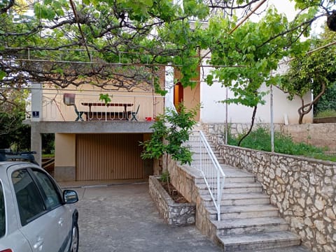 Property building, Facade/entrance, Garden, Parking