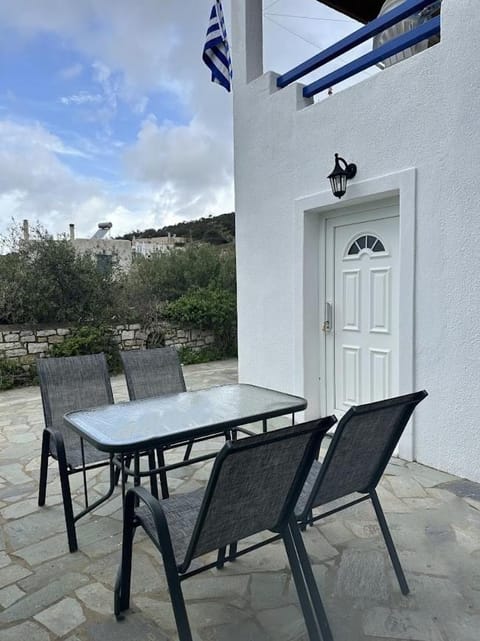 Barewake 's place Charming Retreat - Calm escape Apt Apartment in Paros, Greece