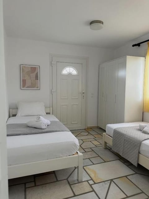 Barewake 's place Charming Retreat - Calm escape Apt Apartment in Paros, Greece