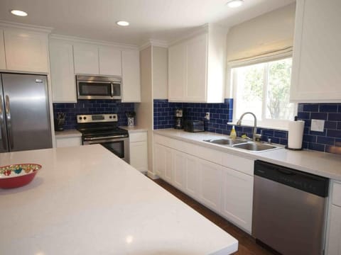 F-26 Andys House House in Anaheim